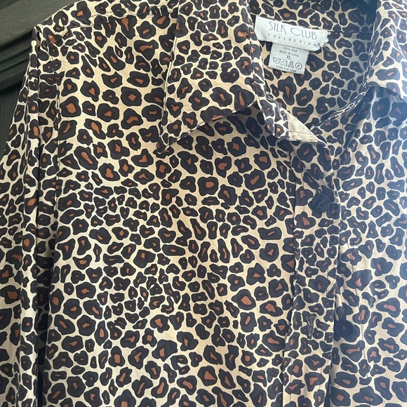 Silk Club Collection | Button down Leopard Print | Size XL - Picture 3 of 3